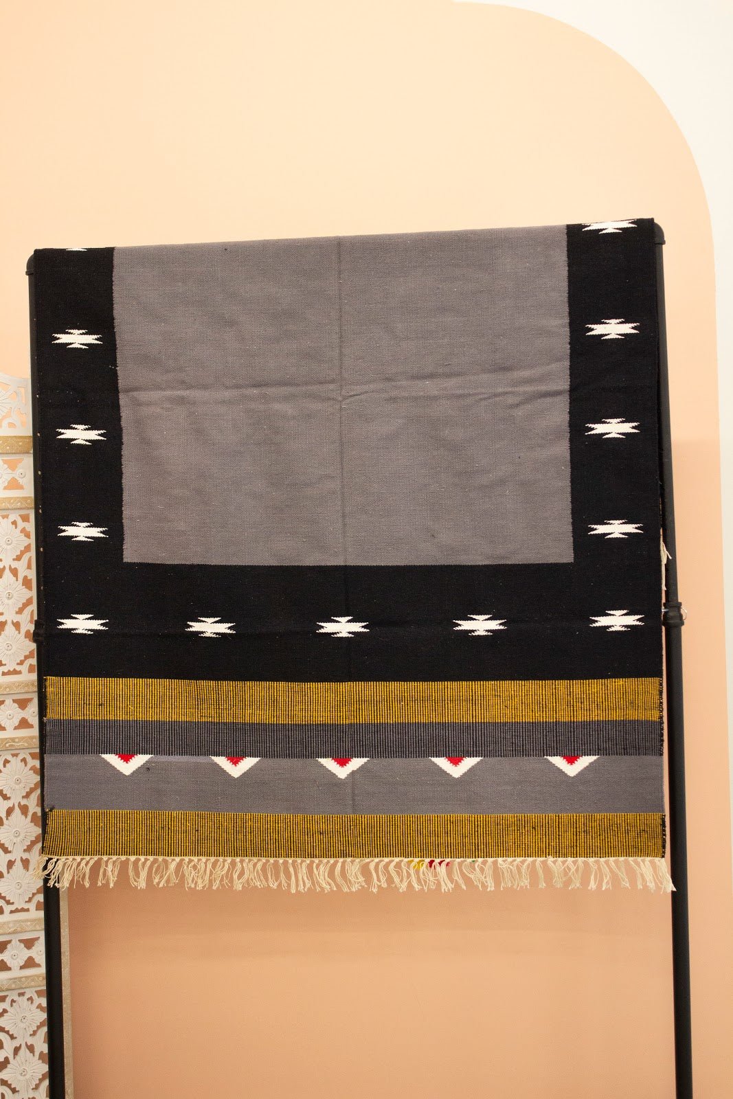 Hand-Woven Living room Rug 4' X 6' - CHYATEE