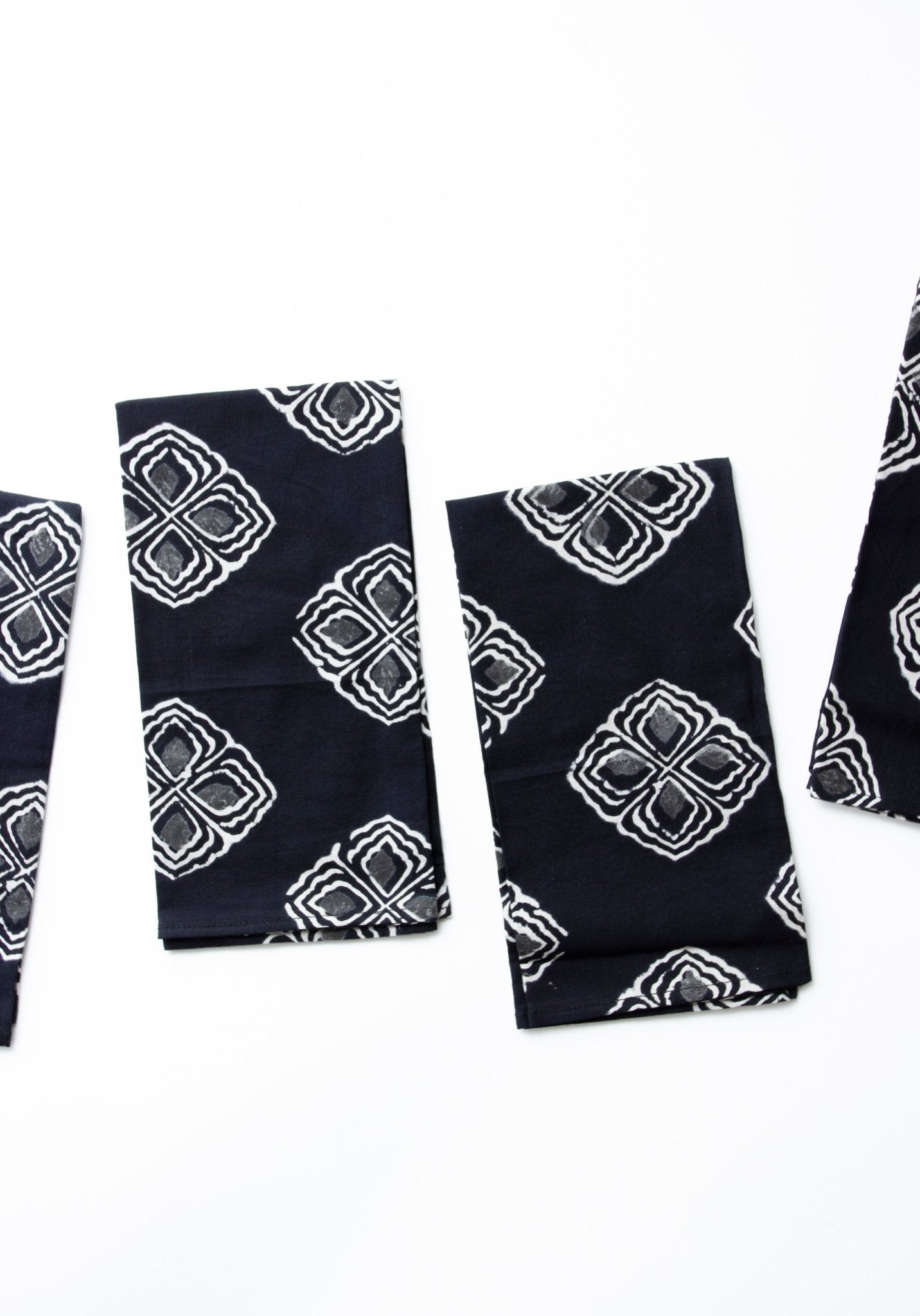 Noir Clover Napkins - CHYATEE
